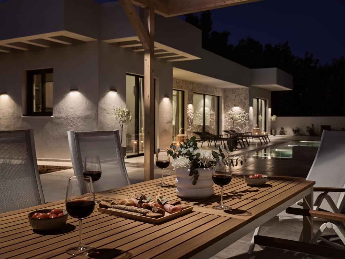 Onore Villa, Featuring Heated Pool, By Thinkvilla Villa *